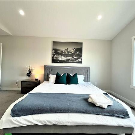 Luxury Retreat For Large Groups Vila YYC Exterior foto