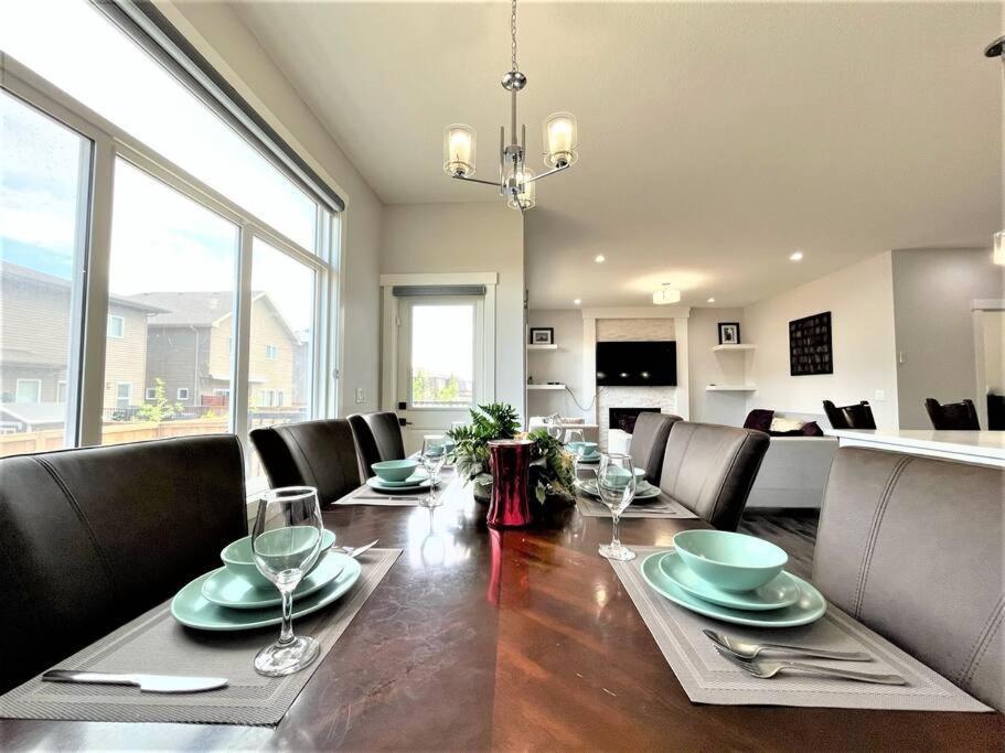 Luxury Retreat For Large Groups Vila YYC Exterior foto