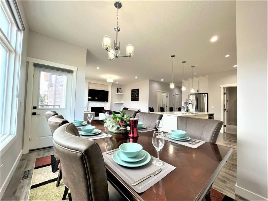 Luxury Retreat For Large Groups Vila YYC Exterior foto