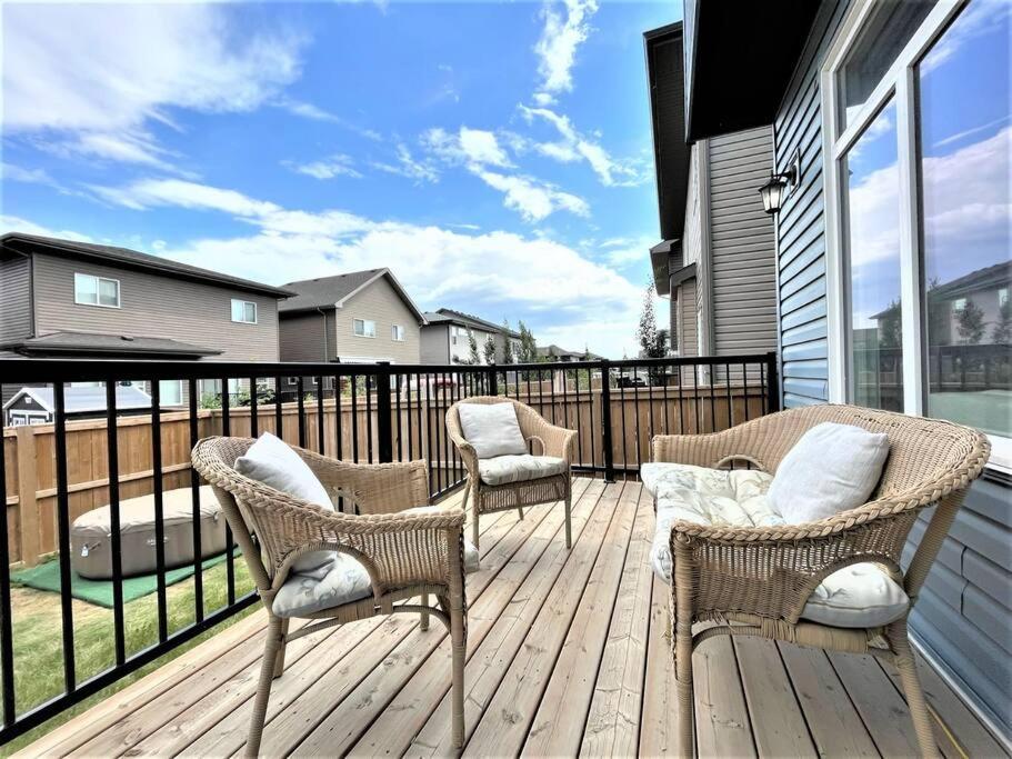 Luxury Retreat For Large Groups Vila YYC Exterior foto