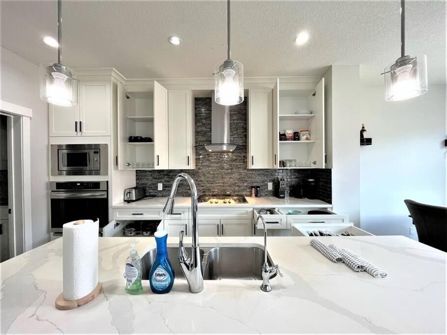 Luxury Retreat For Large Groups Vila YYC Exterior foto